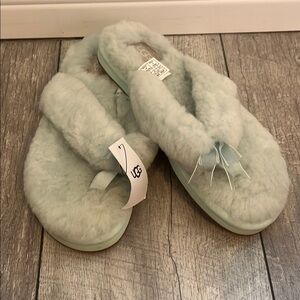 UGG Women's Fluffy Slippers - Light Green